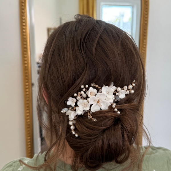 HARPER FLOWER AND PEARL HAIR COMB SILVER - Image 3