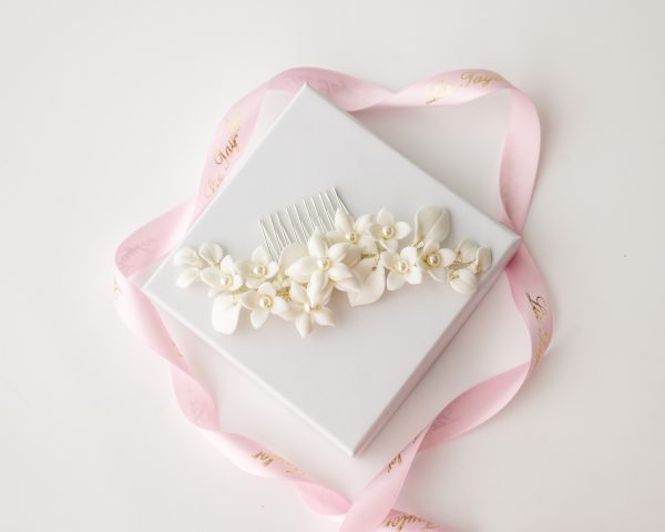 MADISON PORCELAIN FLOWER AND PEARL HAIR COMB - Image 2
