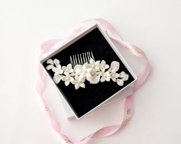 MADISON PORCELAIN FLOWER AND PEARL HAIR COMB