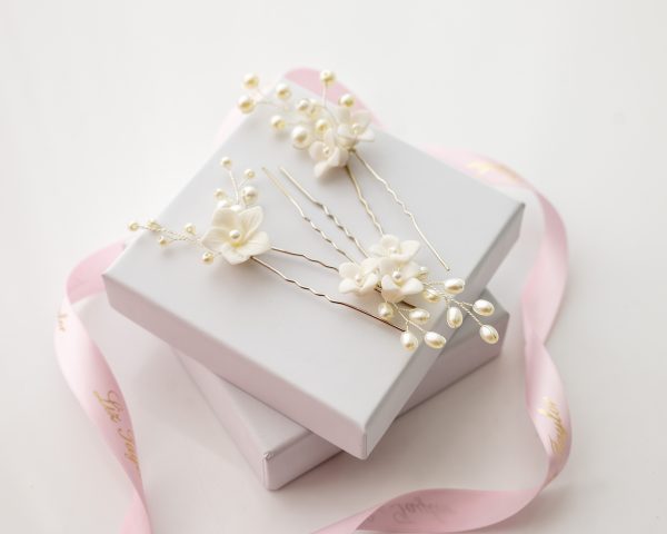 JESSICA PORCELAINE FLOWER & PEARL HAIRPIN SET - Image 3