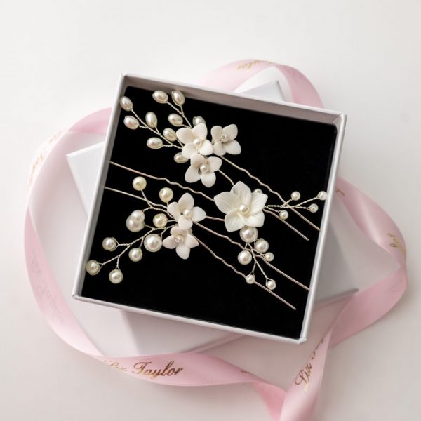 JESSICA PORCELAINE FLOWER & PEARL HAIRPIN SET