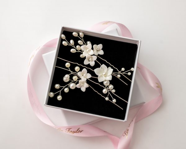 JESSICA PORCELAINE FLOWER & PEARL HAIRPIN SET